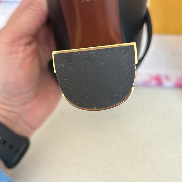 Fendi pump worn one time only! - Picture 7 of 10